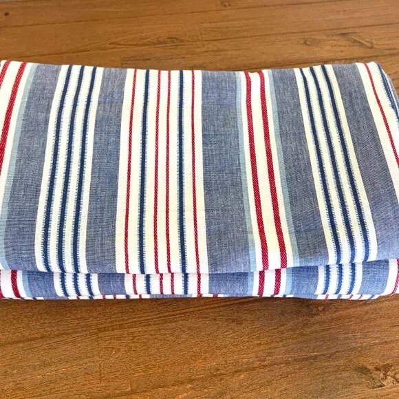 1 Crate&Barrel Tablecloth - Concord - Red, White & Blue - Like New - Picture 3 of 8